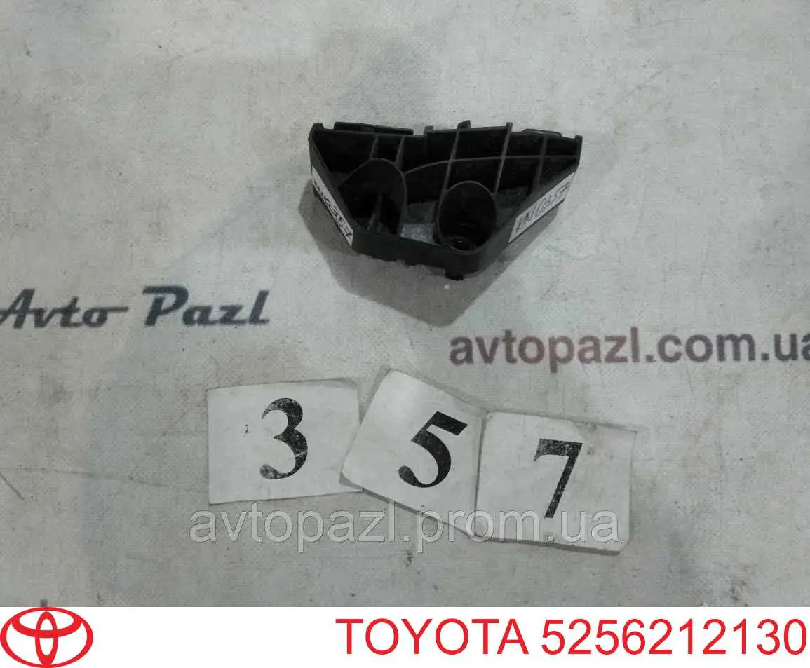 5256212130 Toyota soporte de parachoques trasero derecho