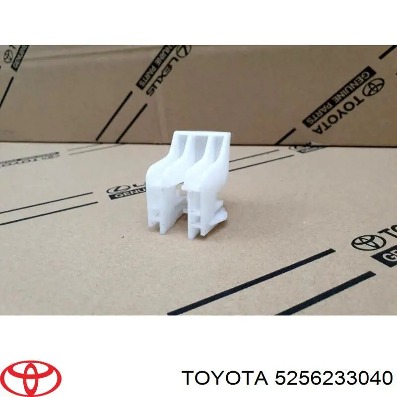 5256233040 Toyota soporte de guía para parachoques trasero