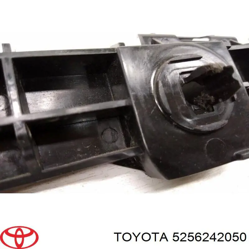 5256242050 Toyota soporte de parachoques trasero derecho