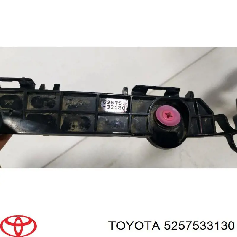 5257533130 Toyota soporte de parachoques trasero derecho