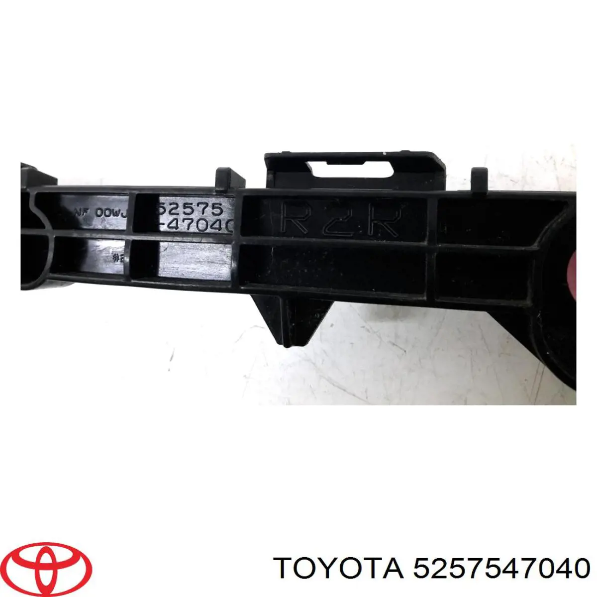 5257547040 Toyota soporte de parachoques trasero derecho