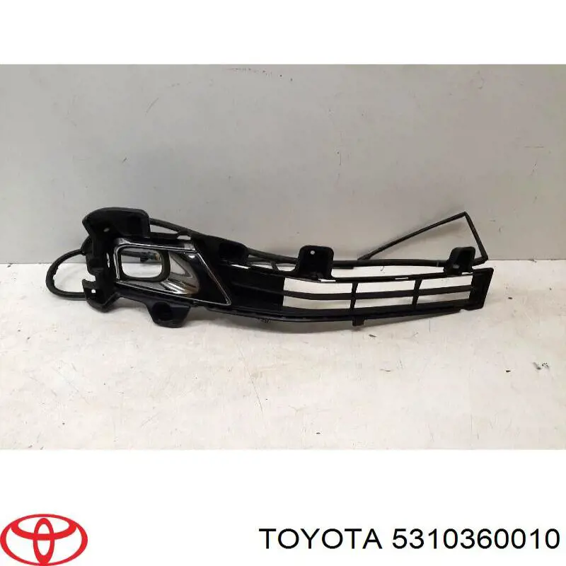 5310360010 Toyota rejilla de ventilación, parachoques trasero, derecha