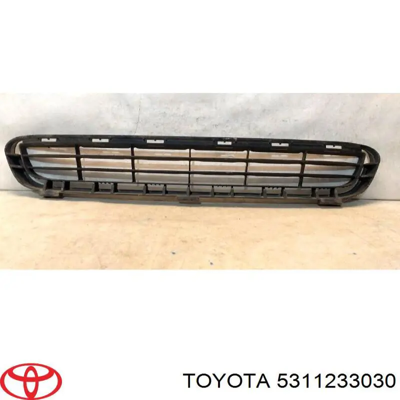 5311233030 Toyota rejilla de ventilación, parachoques trasero, central