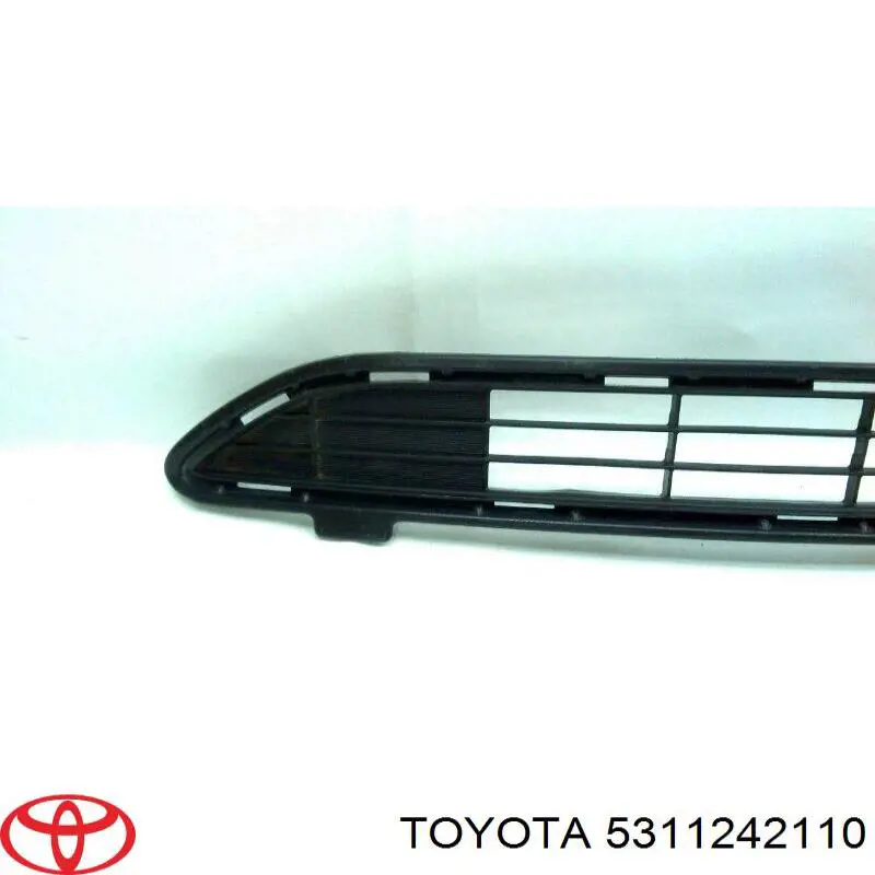 5311242110 Toyota rejilla de ventilación, parachoques delantero, superior