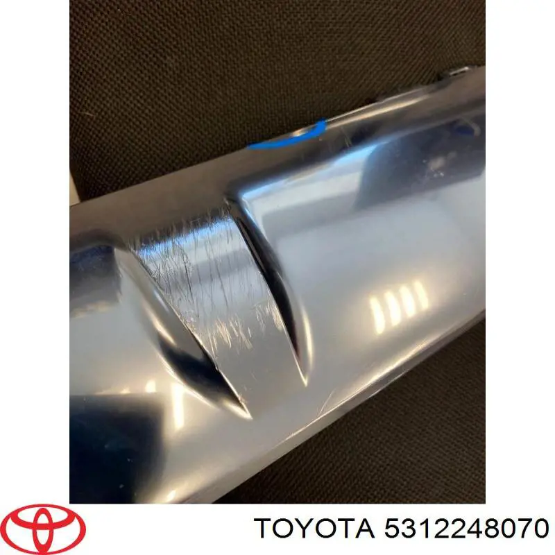 Moldura inferior de la parrilla del radiador Toyota 5312248070 precio, desde 515,85 EUR