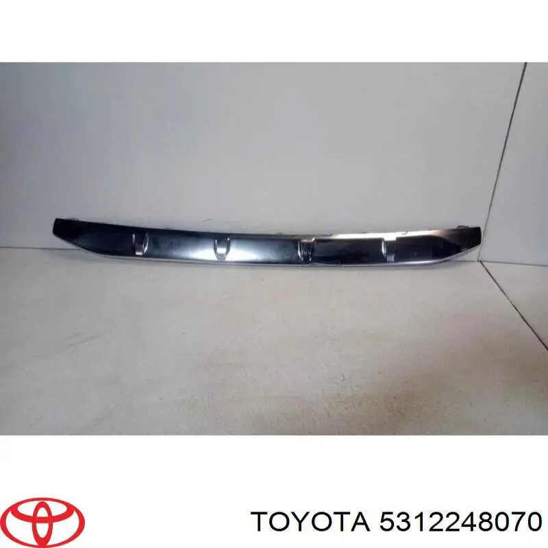 Moldura inferior de la parrilla del radiador 5312248070 Toyota
