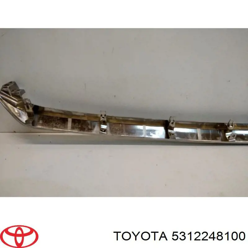 Moldura inferior de la parrilla del radiador Toyota 5312248100 precio, desde 203,61 EUR