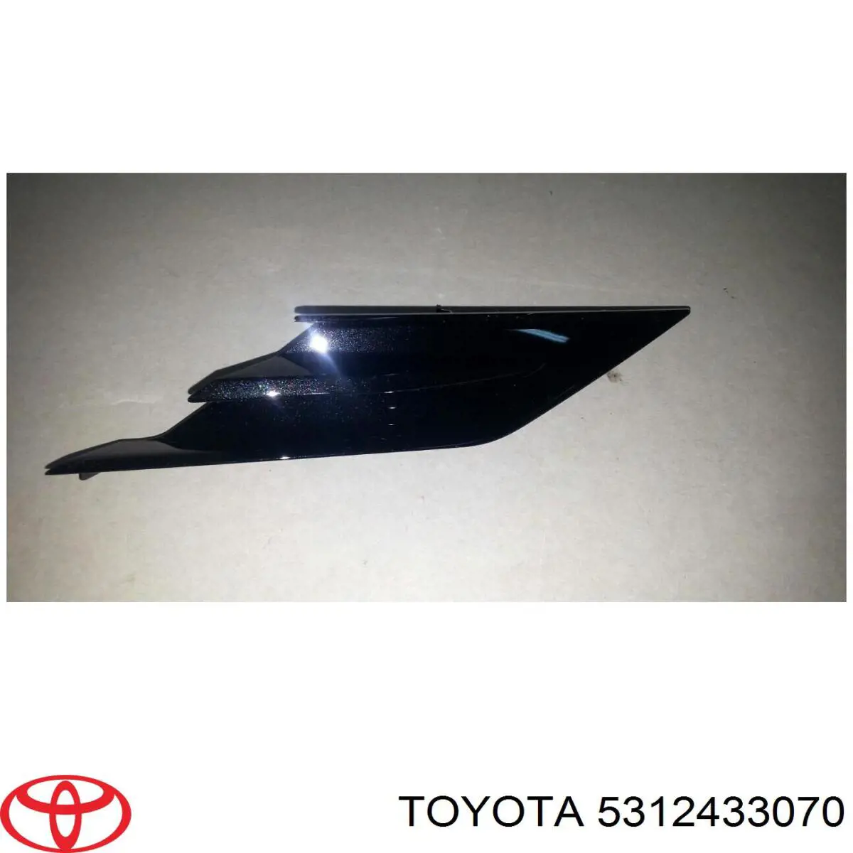 5312433070 Toyota moldura de rejilla de radiador izquierda