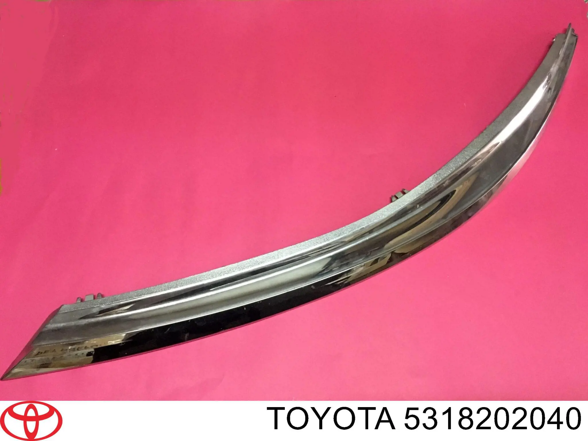 5318202040 Toyota moldura de faro izquierdo