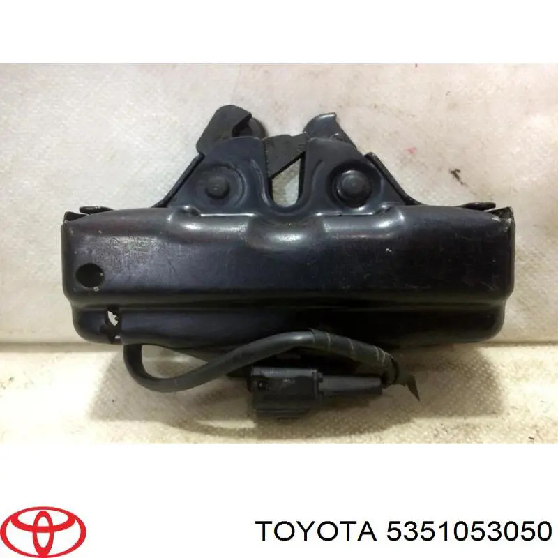 5351053050 Toyota Cerradura de Capot