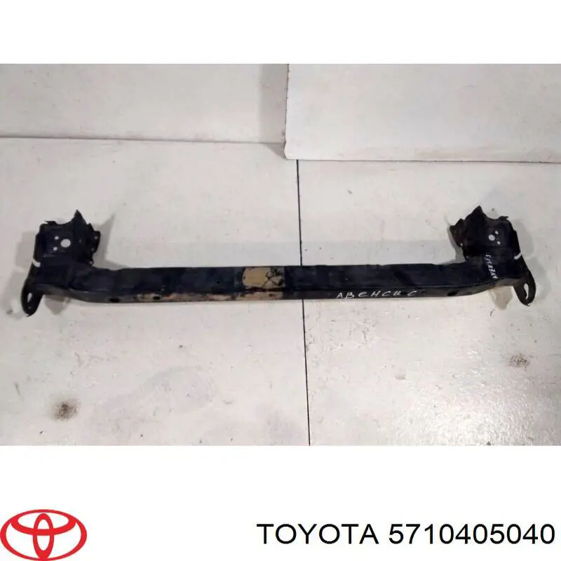 Soporte inferior del radiador (panel de montaje de faros) Toyota 5710405040 precio, desde 233,49 EUR