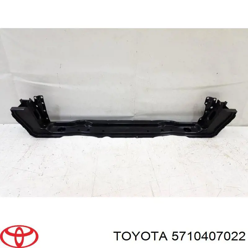 5710407022 Toyota soporte de radiador inferior (panel de montaje para foco)