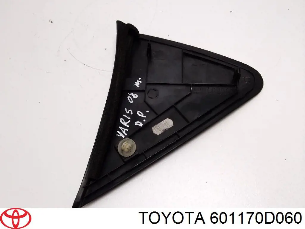 601170D060 Toyota moldura de guardabarro delantero derecho
