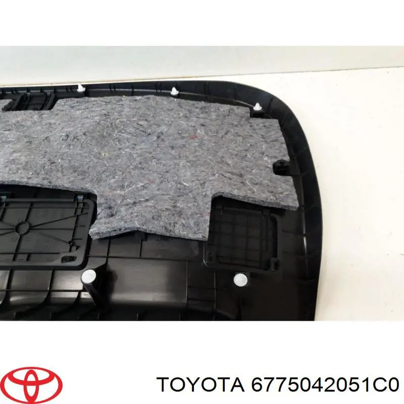 Comprar 6775042051C0 Toyota Revestimiento de tapa de maletero