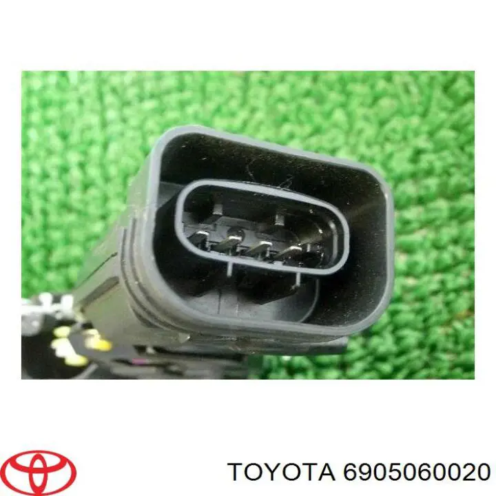 6905060020 Toyota cerradura de puerta trasera derecha