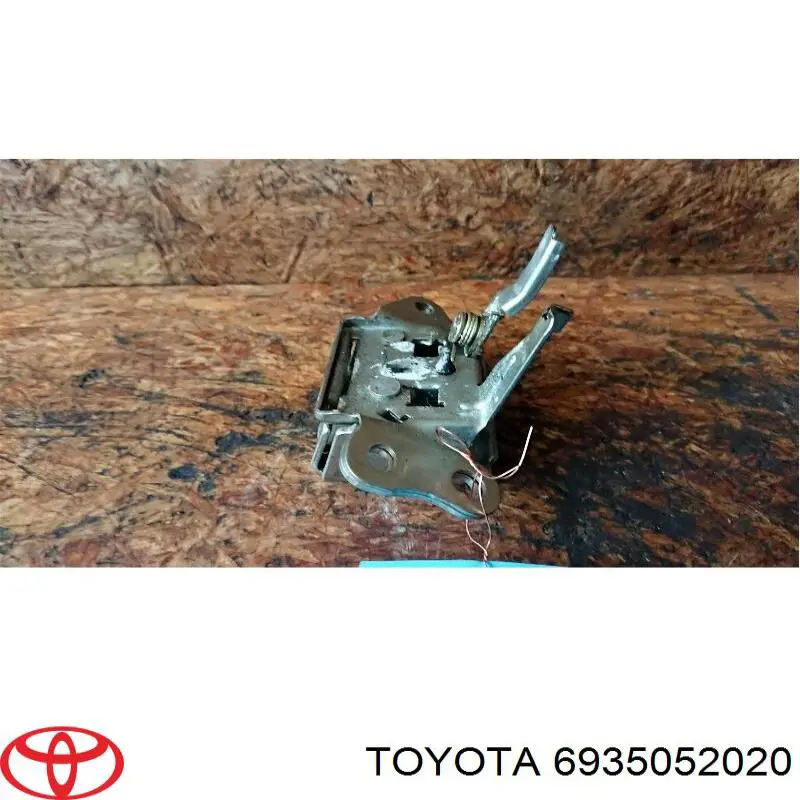 6935052020 Toyota cerradura de maletero