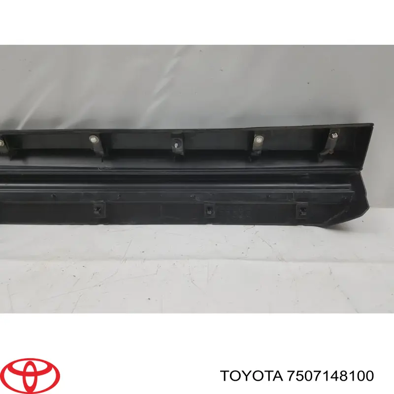 Protector puerta delantera derecha Toyota 7507148100
