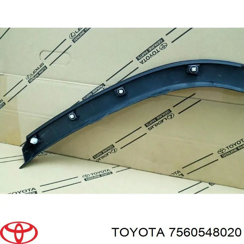 756050E010 Toyota moldura de guardabarro trasero derecho