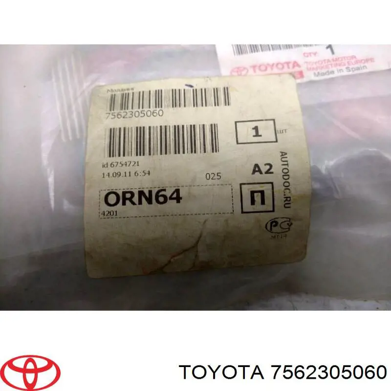 7562305060 Toyota moldura de guardabarro delantero derecho