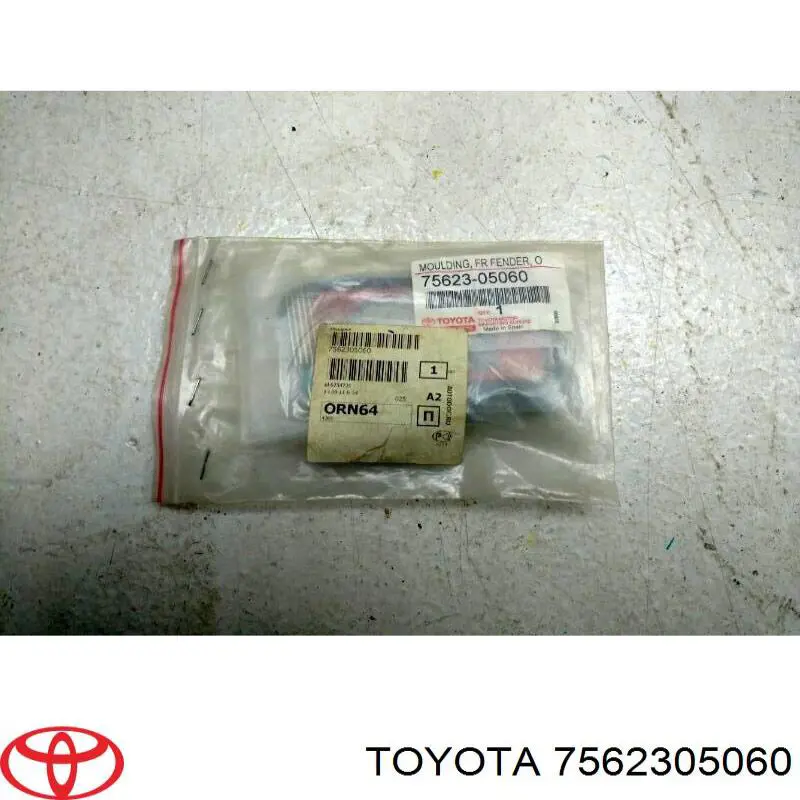 Comprar 7562305060 Toyota Moldura de guardabarros delantero derecho