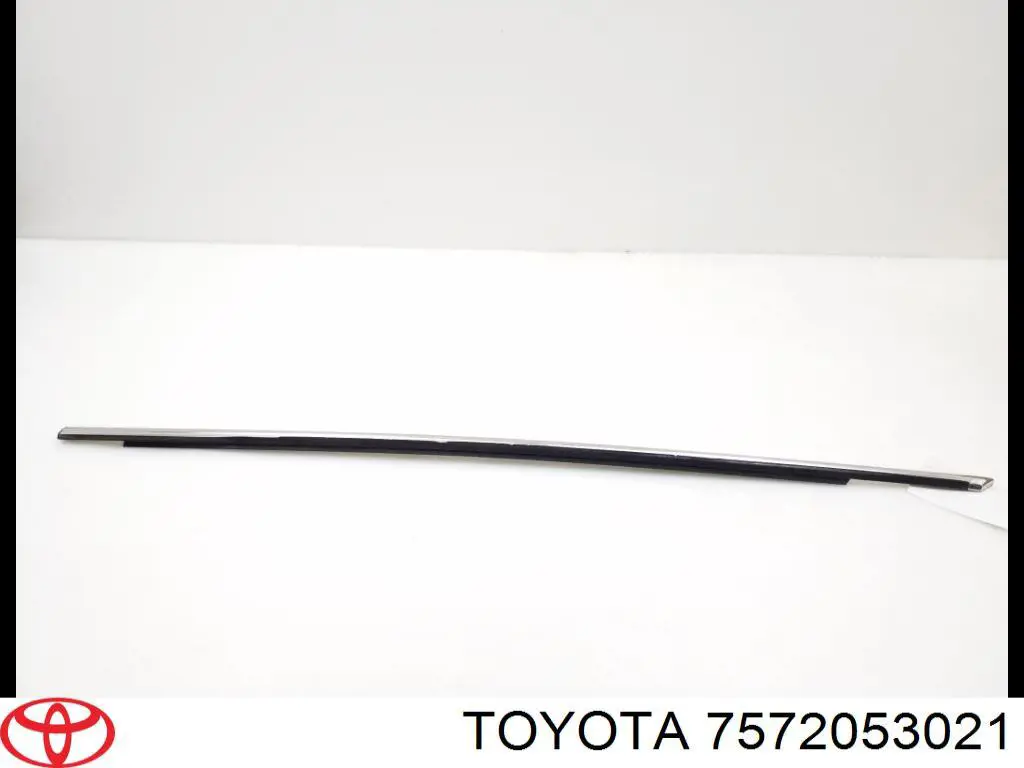 7572053021 Toyota moldura de la puerta delantera izquierda