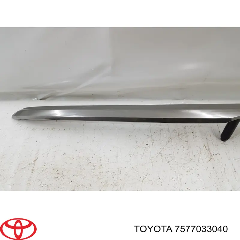 Moldura de capó 7577033040 Toyota