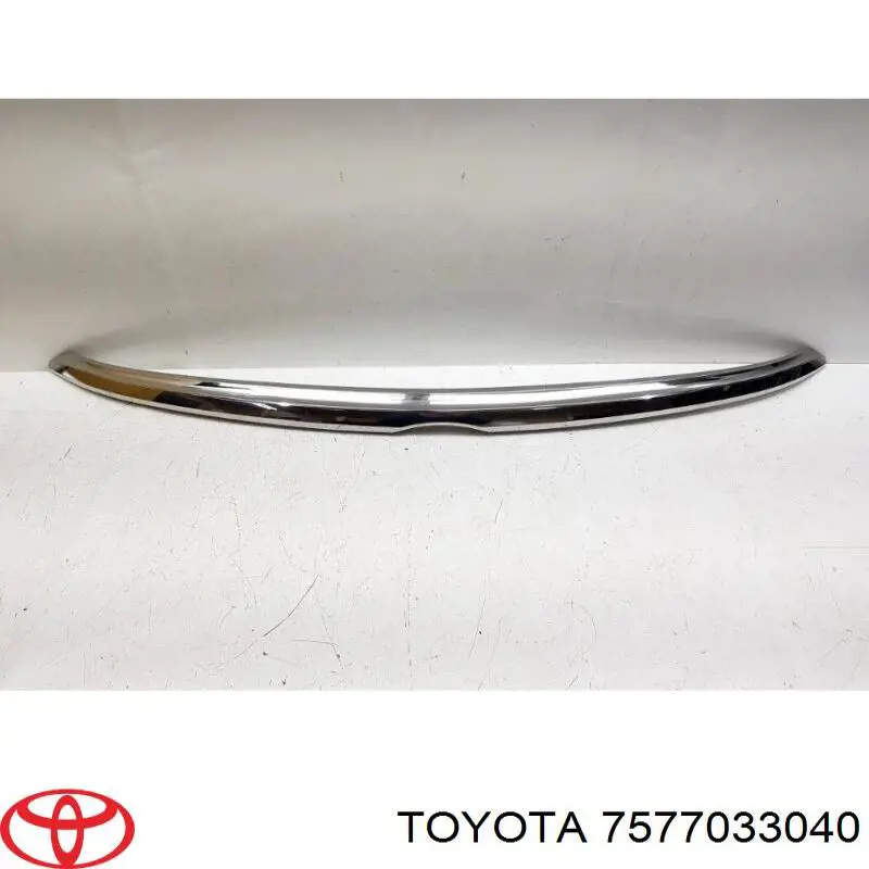 7577033040 Toyota moldura de capó