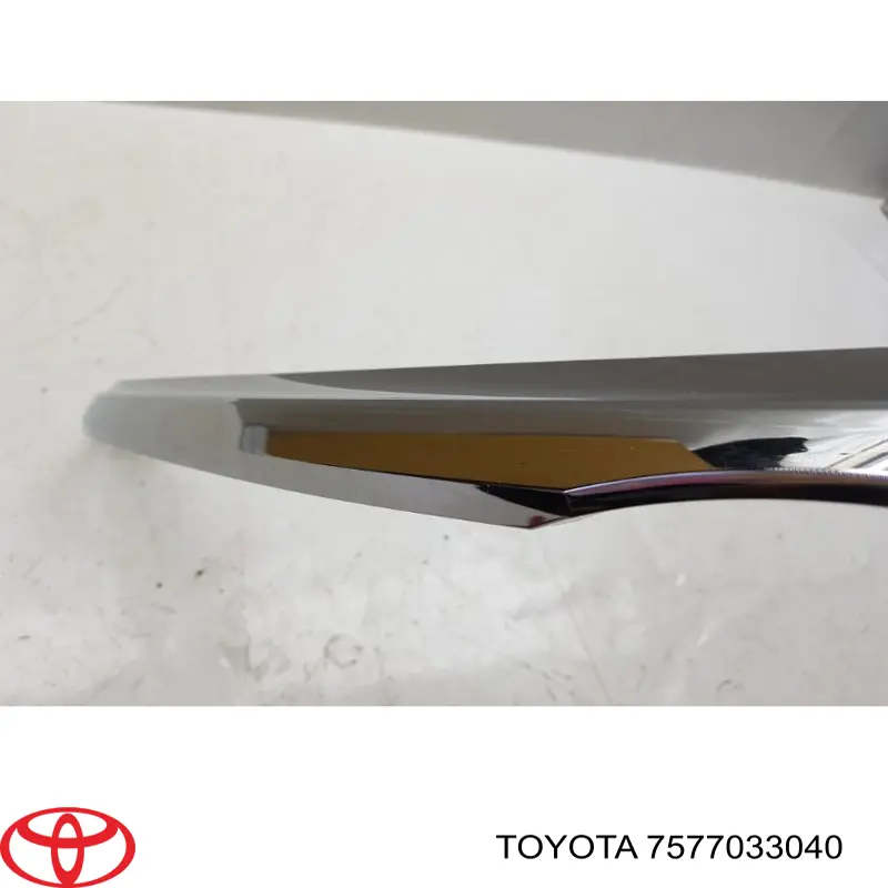 Comprar 7577033040 Toyota Moldura de capó