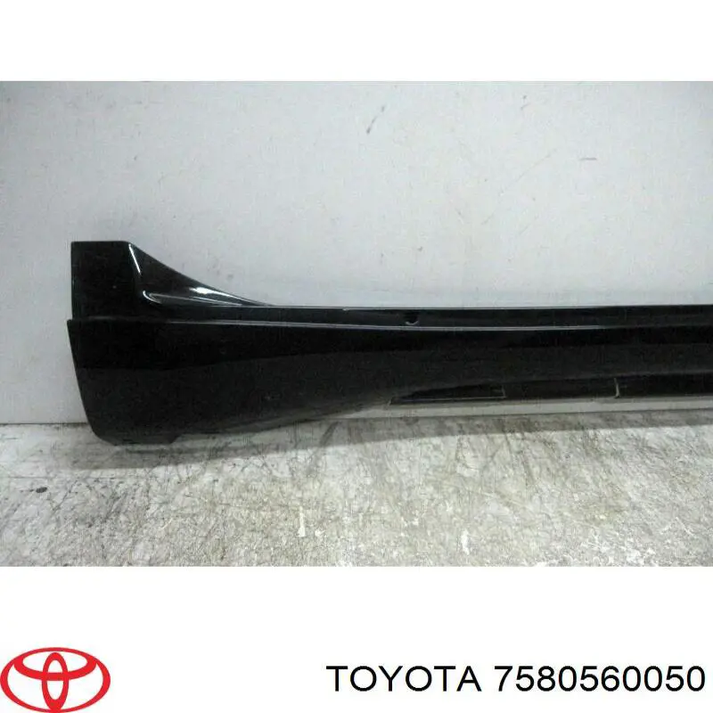Moldura exterior derecha del umbral 7580560050 Toyota