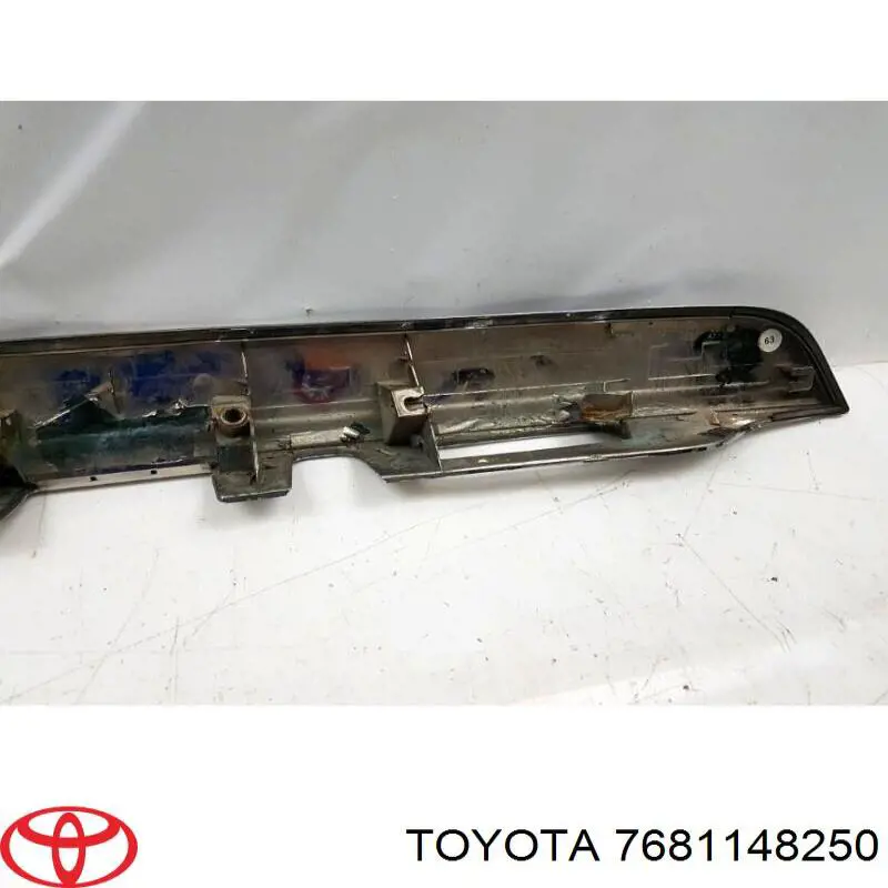 Moldura de maletero 7681148250 Toyota