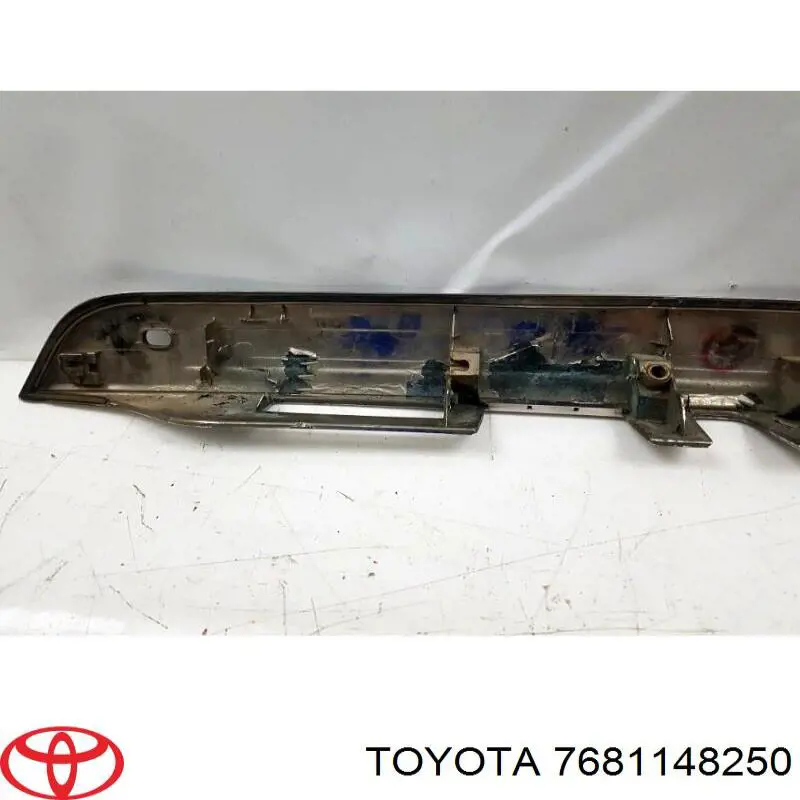 7681148250 Toyota Moldura de puerta del maletero (puerta trasera 3/5)