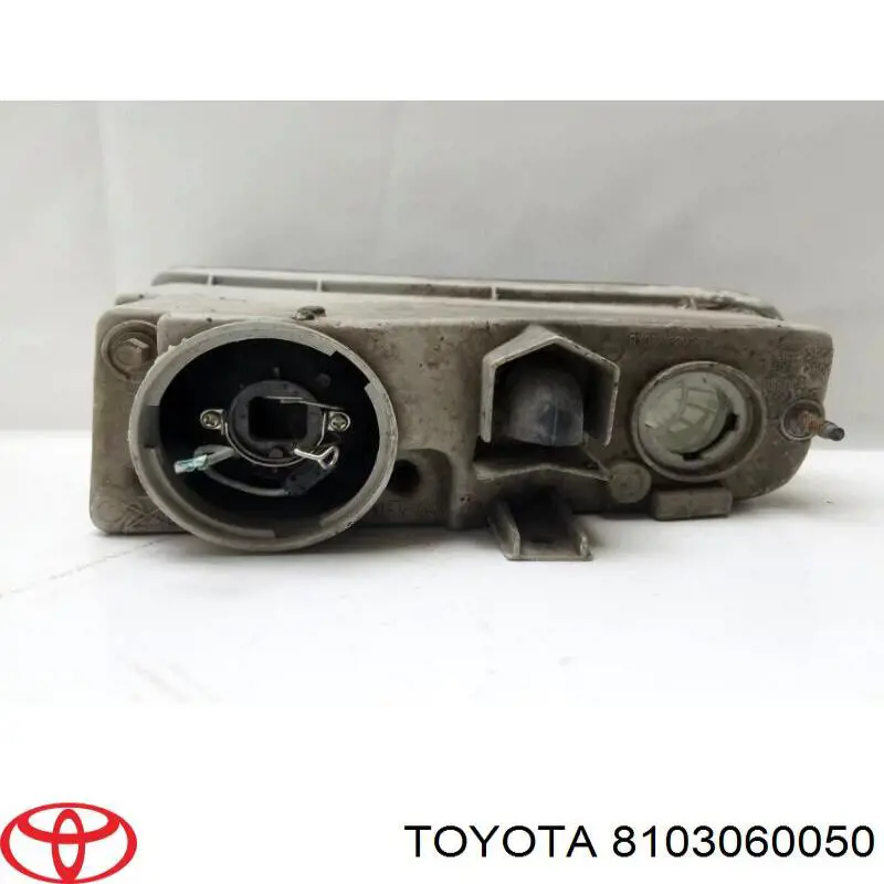 8103060050 Toyota faro antiniebla derecho