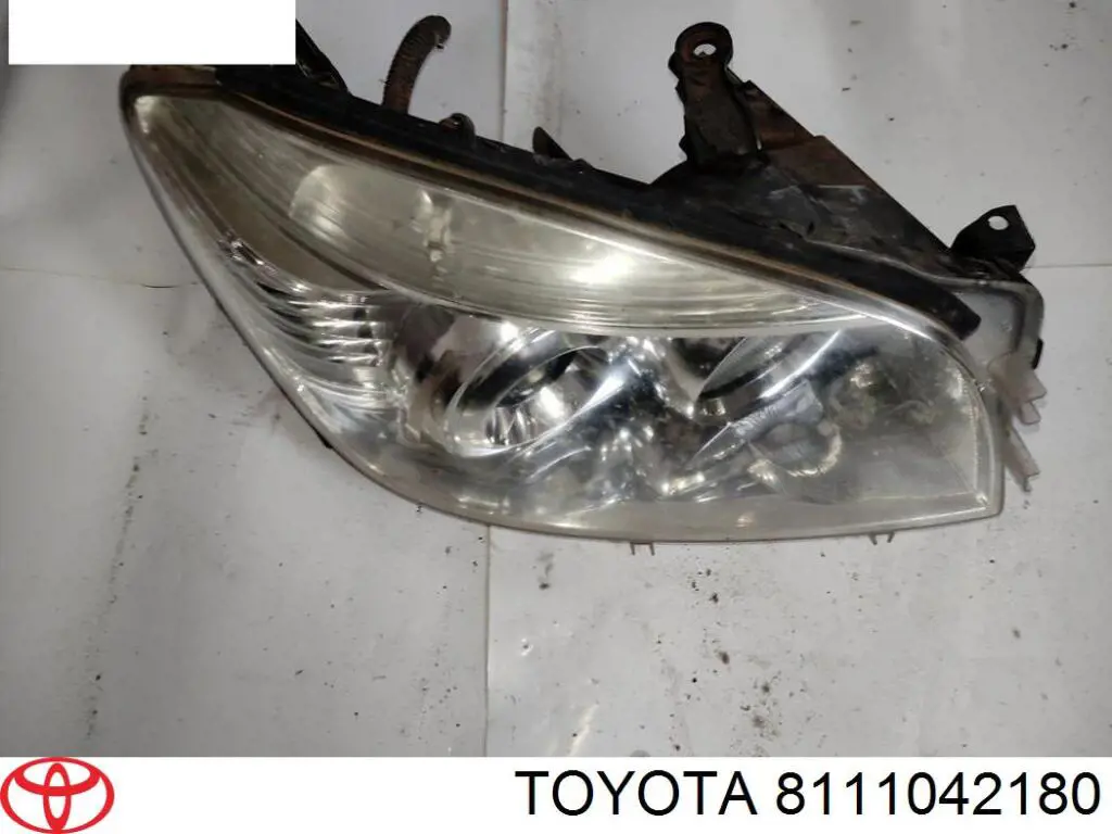 8111042180 Toyota faro derecho