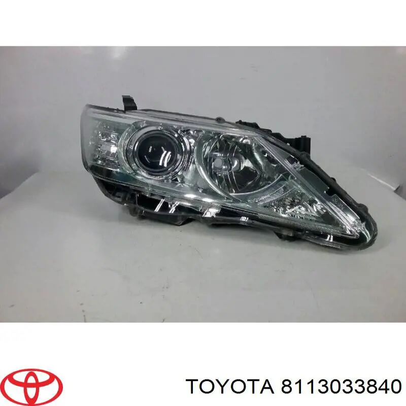 8113033840 Toyota Luz derecha