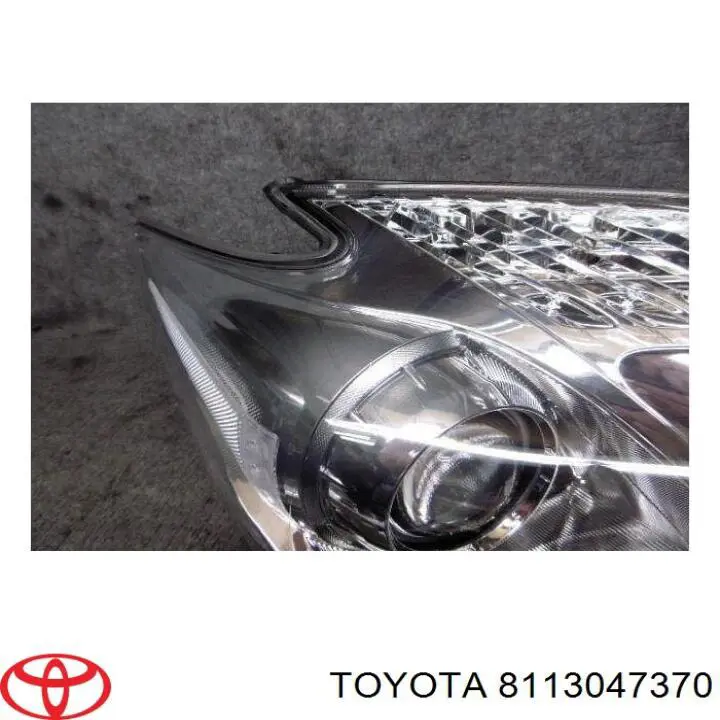 Faro derecho 8113047252 Toyota
