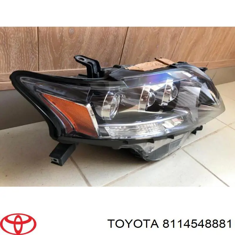 8114548881 Toyota Luz derecha