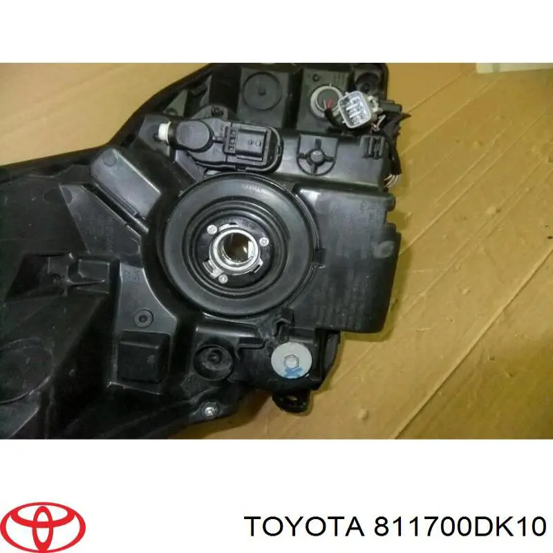 Faro izquierdo para Toyota Yaris (P13)