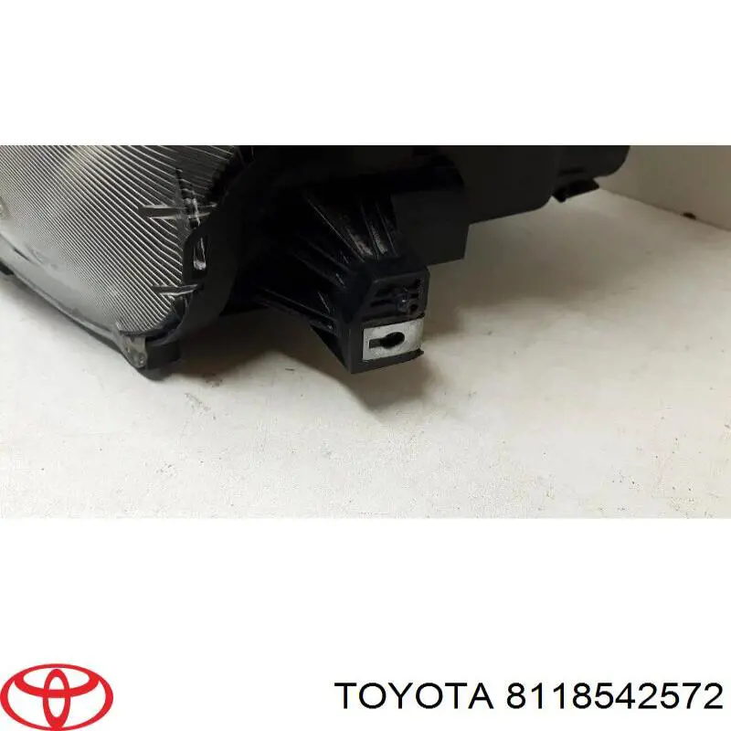 Faros delanteros Toyota 8118542572