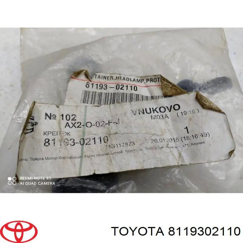 8119302110 Toyota Soporte de fijación del faro delantero derecho