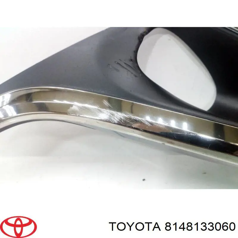 8148133060 Toyota embellecedor, faro antiniebla derecho