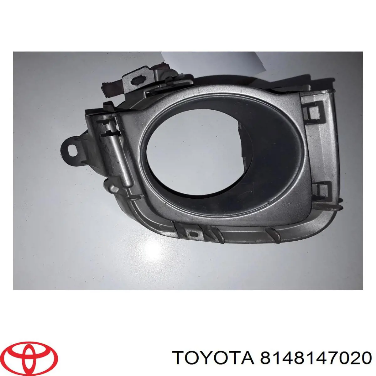 8148147020 Toyota rejilla de ventilación, parachoques trasero, derecha