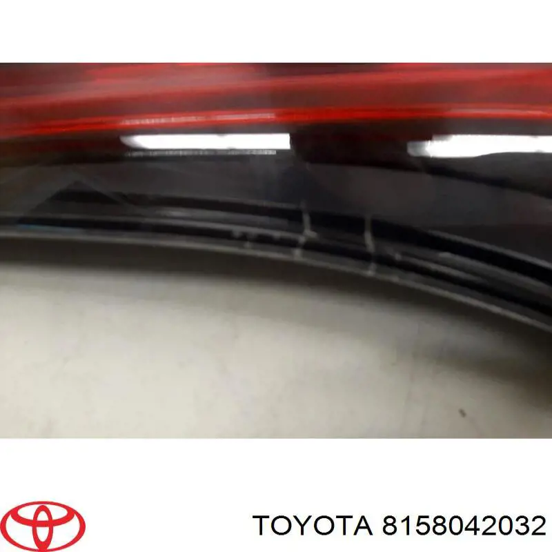 8158042032 Toyota piloto posterior interior derecho