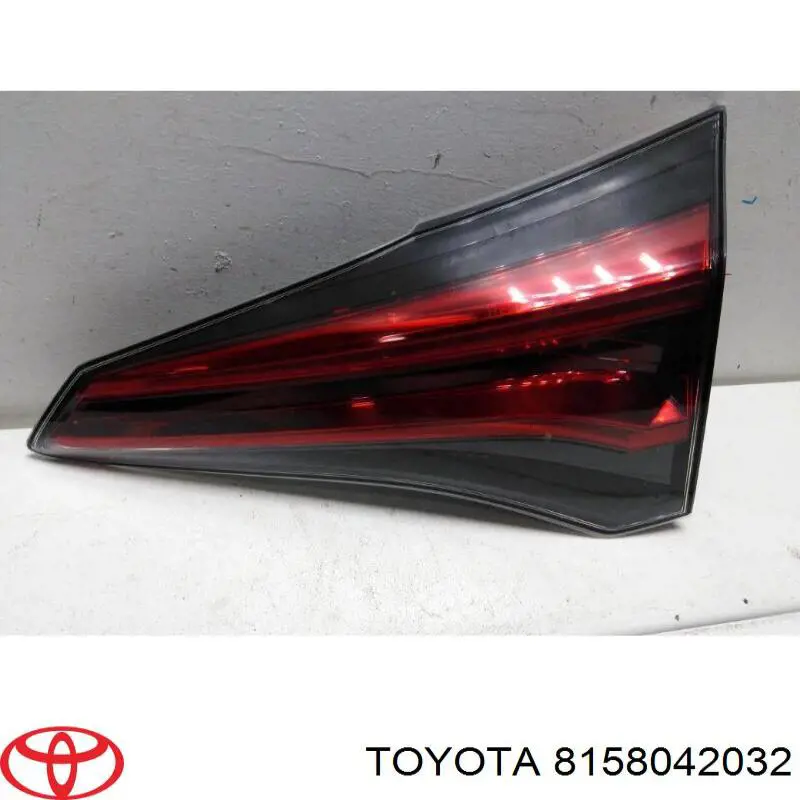 8158042032 Toyota Piloto trasero interior derecho