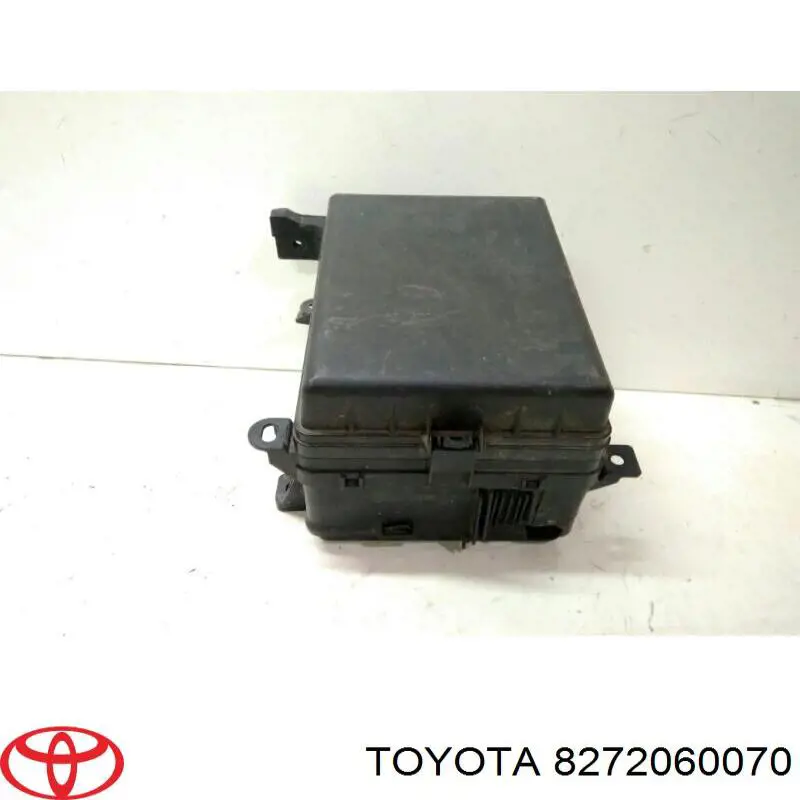 8272060070 Toyota caja de fusibles