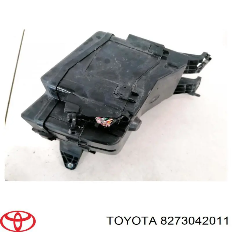 8273042011 Toyota