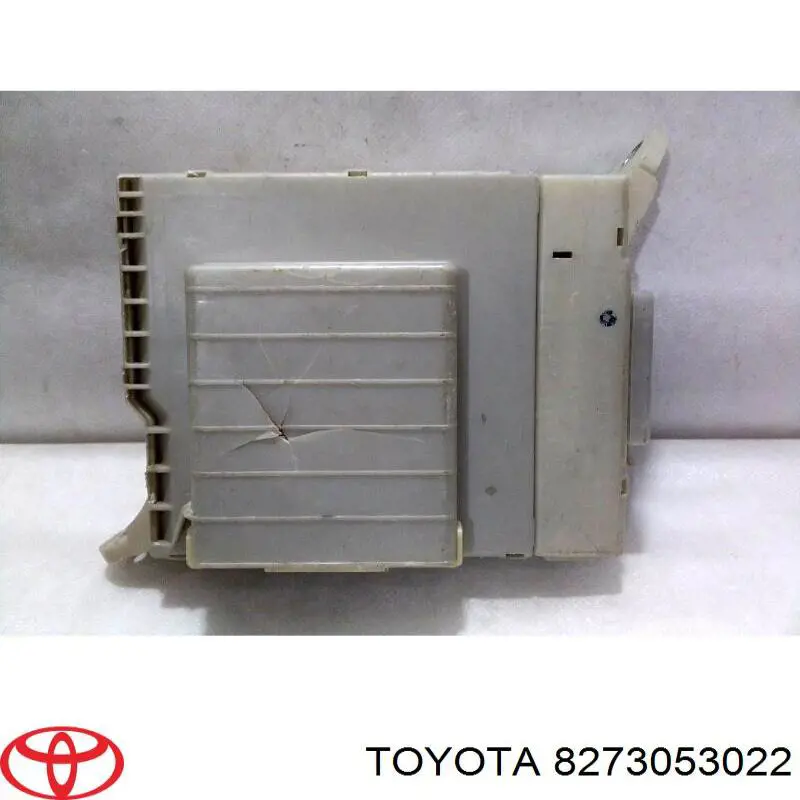  Toyota 8267253040
