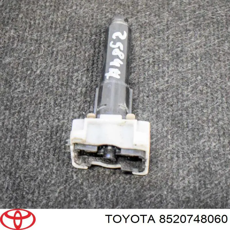 8520748060 Toyota soporte boquilla lavafaros cilindro (cilindro levantamiento)
