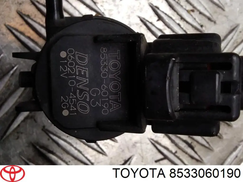 Bomba de agua limpiaparabrisas, delantera 8533060190 Toyota