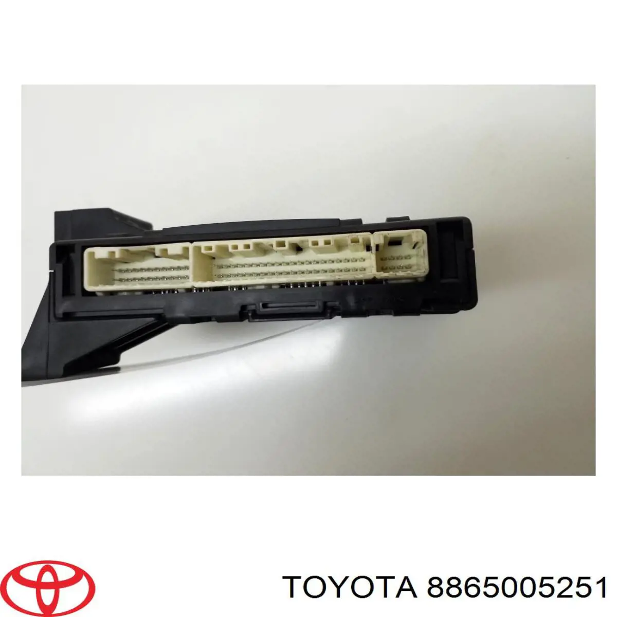 8865005251 Toyota