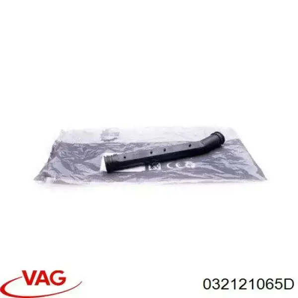 032121065D VAG Manguera de admisión de la bomba de agua